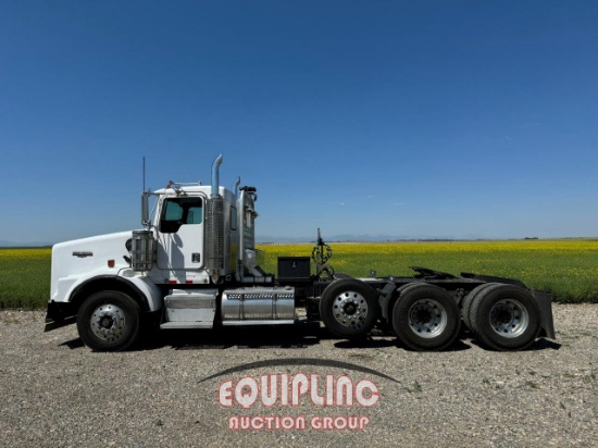 2001 KENWORTH T800 DAY CAB