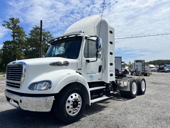 2011 Freightliner M2 DAY CAB