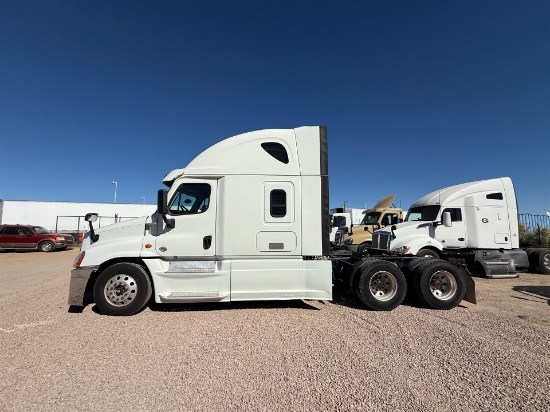 2019 FREIGHTLINER CASCADIA SLEEPER TRUCK