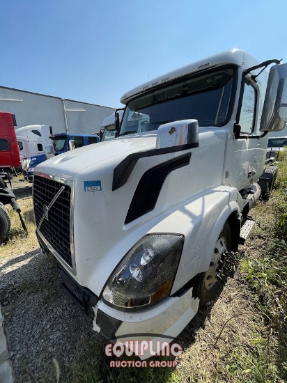 2014 VOLVO VNL630 TANDEM AXLE SLEEPER