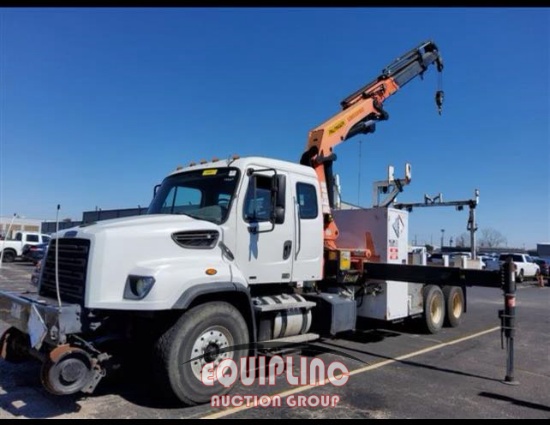 2013 FREIGHTLINER 114SD TANDEM AXLE CRANE TRUCK WITH OUTRIGGERS