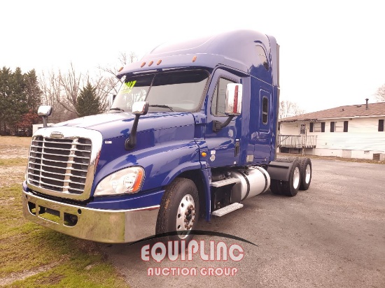 2017 FREIGHTLINER CASCADIA CA125SLP TANDEM AXLE SLEEPER TRUCK