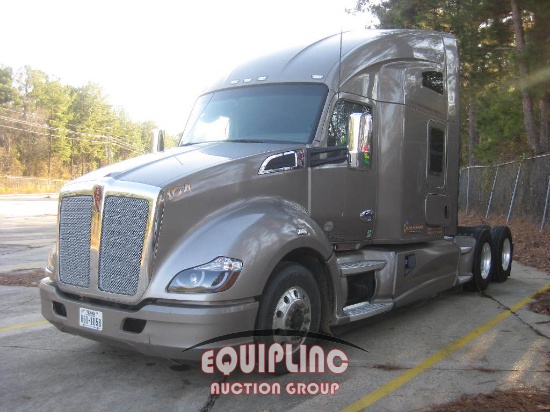 2015 KENWORTH T680 SLEEPER
