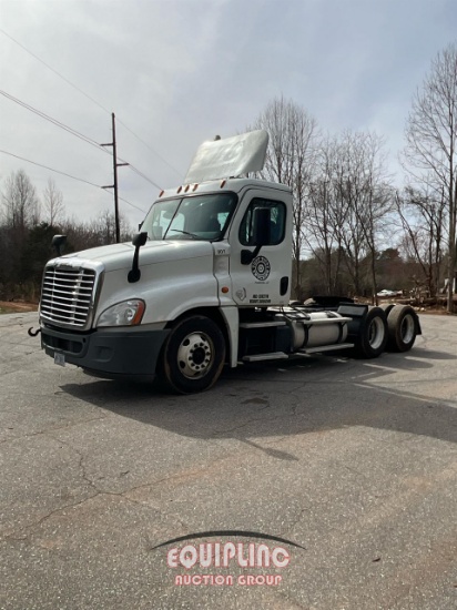2013 Freightliner Cascadia 125 DAY CAB