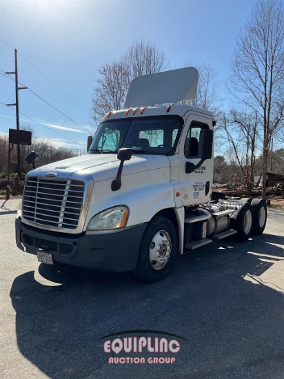 2015 Freightliner CASCADIA DAY CAB