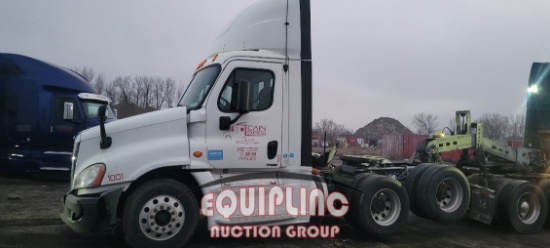 2015 FREIGHTLINER CASCADIA  CA125DC TANDEM AXLE DAY CAB