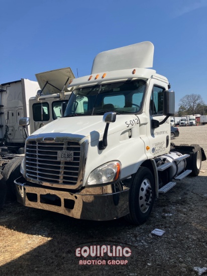 2014 Freightliner CASCADIA DAY CAB