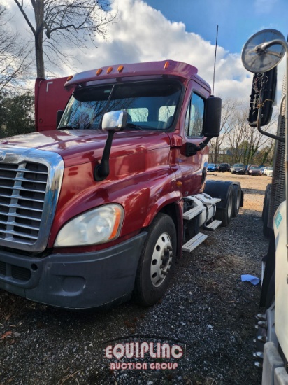 2012 FREIGHTLINER CASCADIA  125 DAY CAB TANDEM AXLE TRUCK