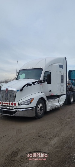 2022 KENWORTH T680 TANDEM AXLE SLEEPER TRUCK