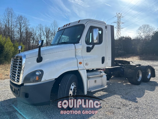 2019 FREIGHTLINER CASCADIA DAY CAB TRUCK