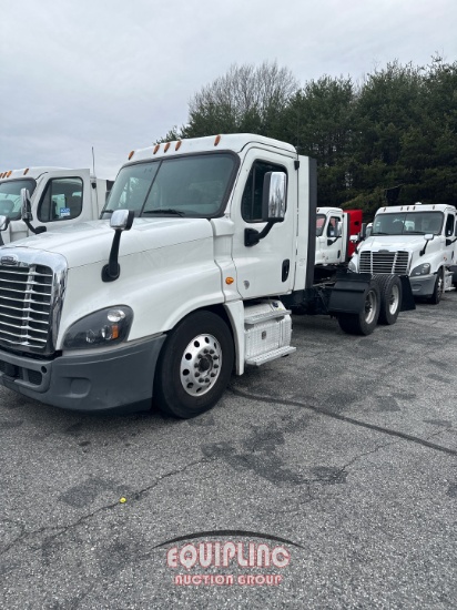 2019 FREIGHTLINER CASCADIA TANDEM AXLE DAY CAB