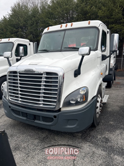 2019 FREIGHTLINER CASCADIA DAY CAB
