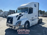 2013 VOLVO VNL64T TANDEM AXLE SLEEPER TRUCK