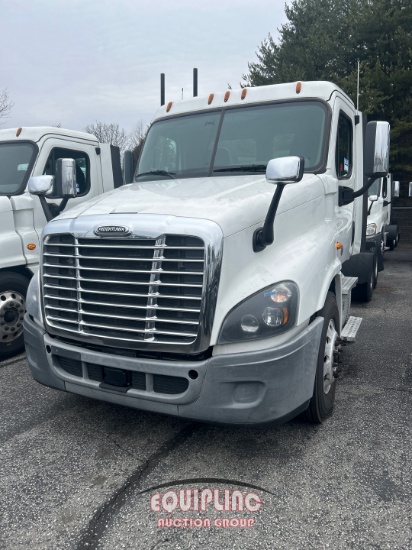 2019 FREIGHTLINER CASCADIA DAY CAB