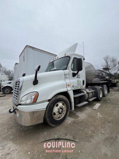 2016 FREIGHTLINER CASCADIA TANDEM AXLE DAY CAB