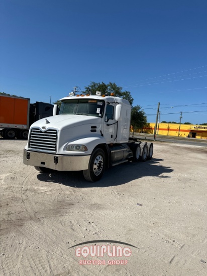 2006 MACK CL733 SLEEPER