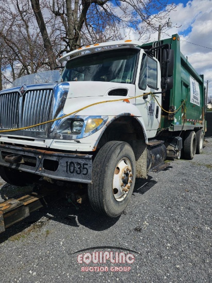 2005 INTERNATIONAL 7600 REAR LOAD TANDEM AXLE GARBAGE TRUCK