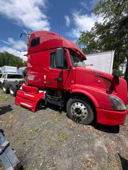 2012 VOLVO VNL670 SLEEPER