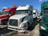 2006 VOLVO VNL64T TANDEM AXLE SLEEPER TRUCK