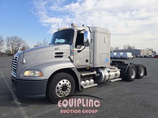 2015 MACK CXU613 SLEEPER TRUCK