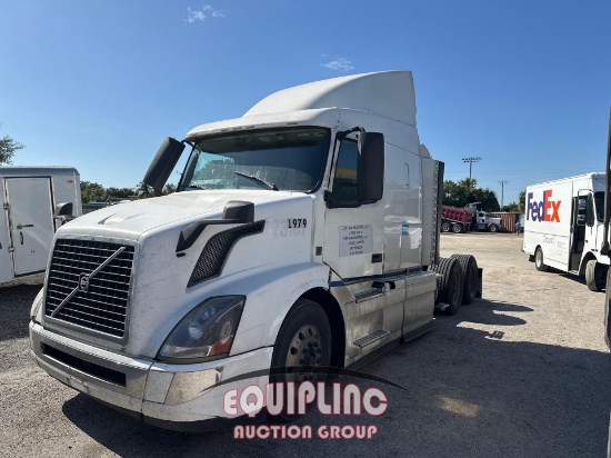 2017 VOLVO VNL630 TANDEM AXLE MID ROOF SLEEPER