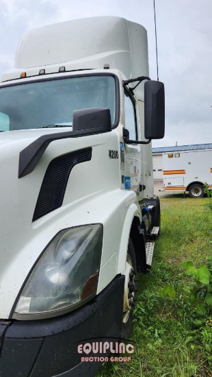 2015 VOLVO VNL SINGLE AXLE DAY CAB