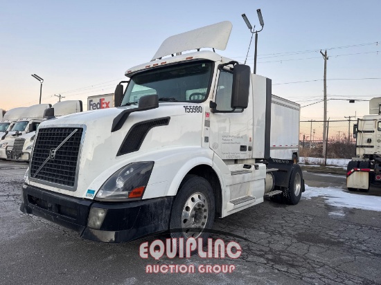 2013 VOLVO SINGLE AXLE DAY CAB