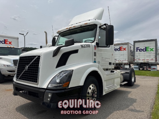 2013 VOLVO VNL 200 DAY CAB