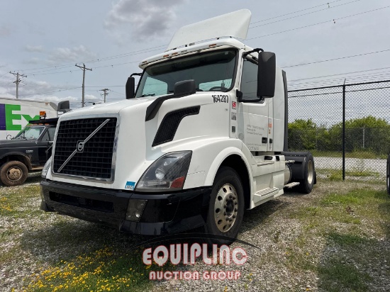 2013 VOLVO VNL 200 DAY CAB