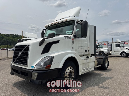 2013 VOLVO SINGLE AXLE DAY CAB
