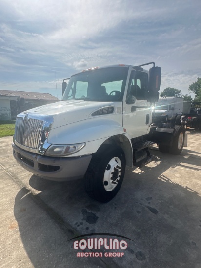 2004 INTERNATIONAL 4300 DAY CAB