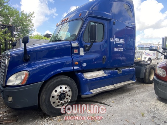 2013 FREIGHTLINER CASCADIA SLEEPER
