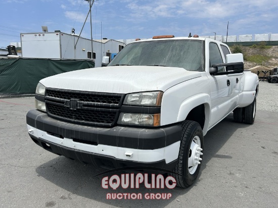 2007 CHEVROLET SILVERADO 4X4  DUALLY TRUCK