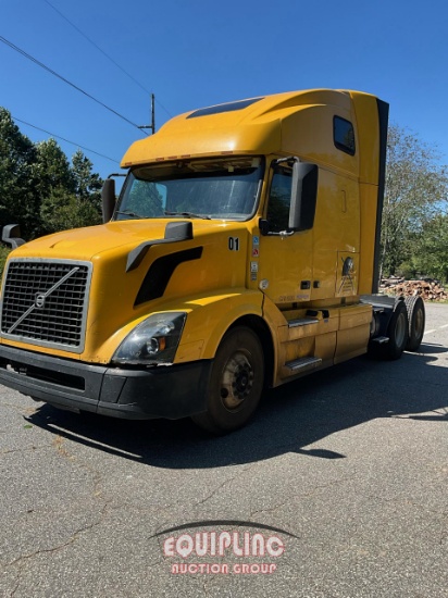 2017 VOLVO VNL64T TANDEM AXLE SLEEPER TRUCK