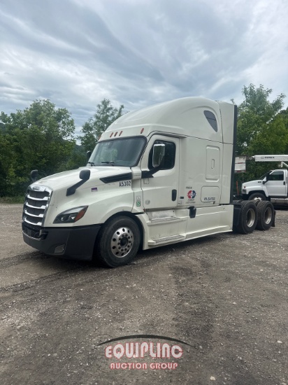 2018 FREIGHTLINER CASCADIA 6X4 T/A SLEEPER TRUCK TRACTOR