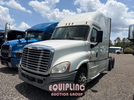 2019 FREIGHTLINER CASCADIA 6X4 T/A SLEEPER TRUCK TRACTOR