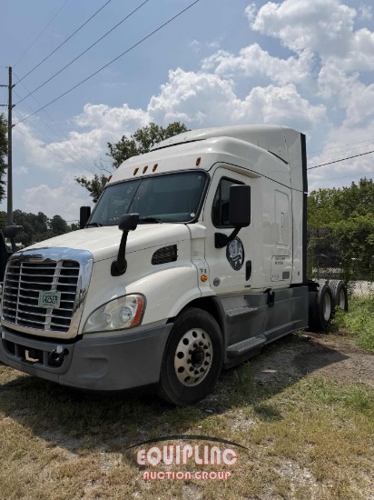 2018 FREIGHTLINER CASCADIA 6X4 CA113SLP T/A MID ROOF TRUCK TRACTOR