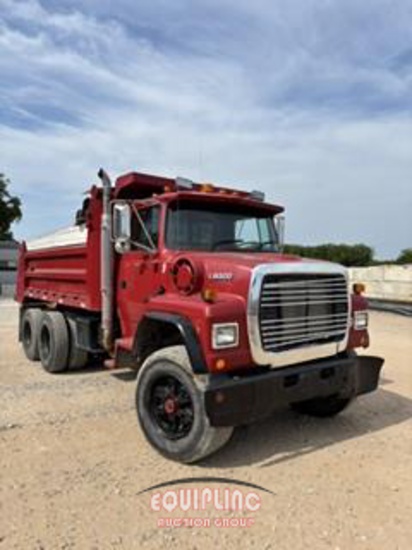1996 Ford L8000 DUMP TRUCK
