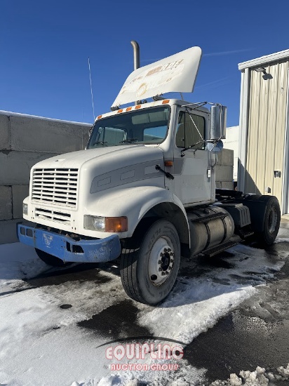 2001 INTERNATIONAL 8100 4X2 S/A DAY CAB TRUCK TRACTOR