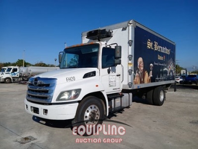2019 Hino 268 4x2 S/A 26ft Refrigerated Box Truck