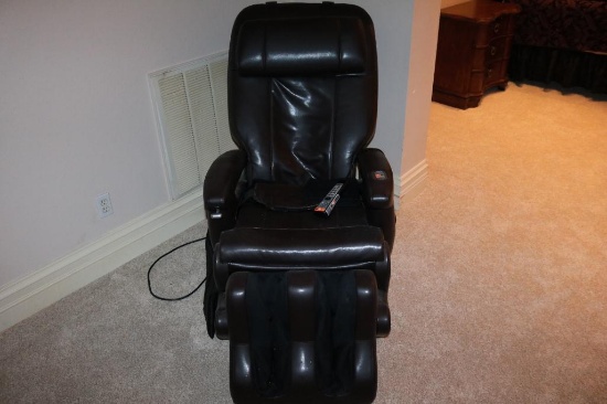 3/4 front of massage chair
