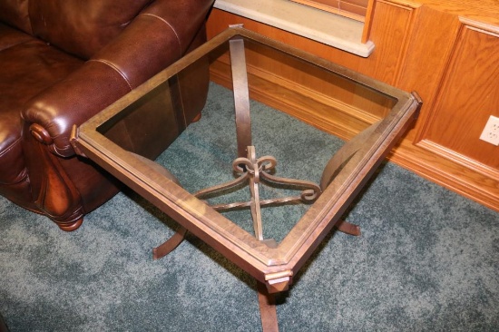 Set of two side tables