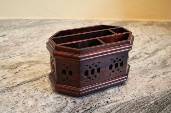 Pin holder for desk