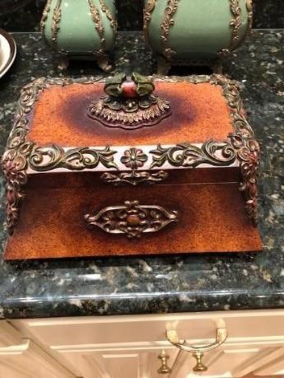 Multi-purpose brown holder (box)