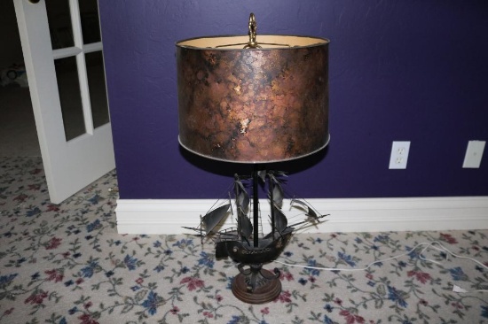 Lamp with sailboat design at the base