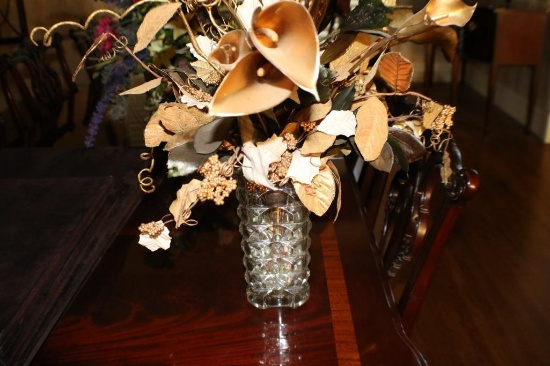 Clear glass flowerpot