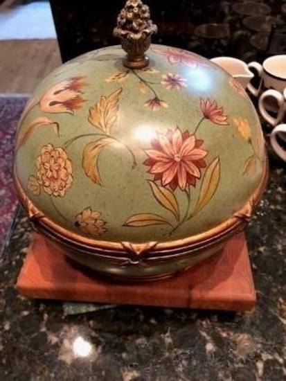 Circular globe shaped container