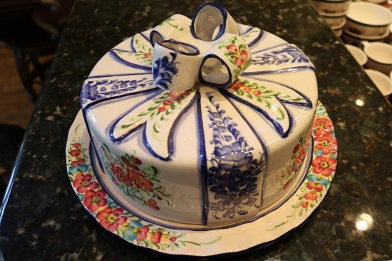 Cake cover with plate