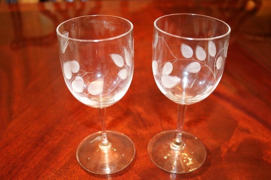 15 Piece wine glass set with leaf design