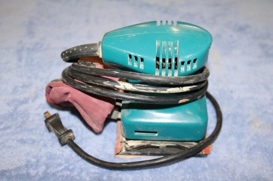 Makita Wired Finishing Sander